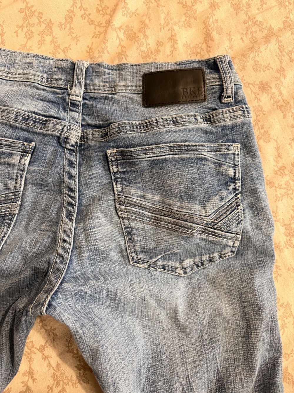 BKE Men's Light Blue Relaxed Fit Jeans with Back Pocket Stitching